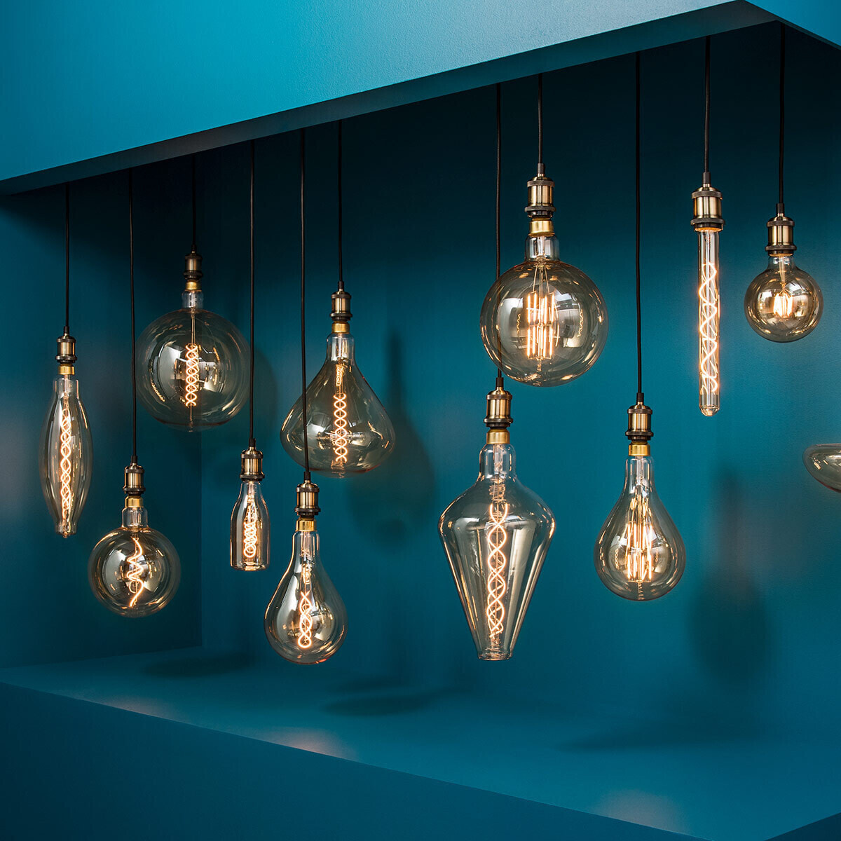 Ampoule LED "Poire" ambrée - filament torsadé E27