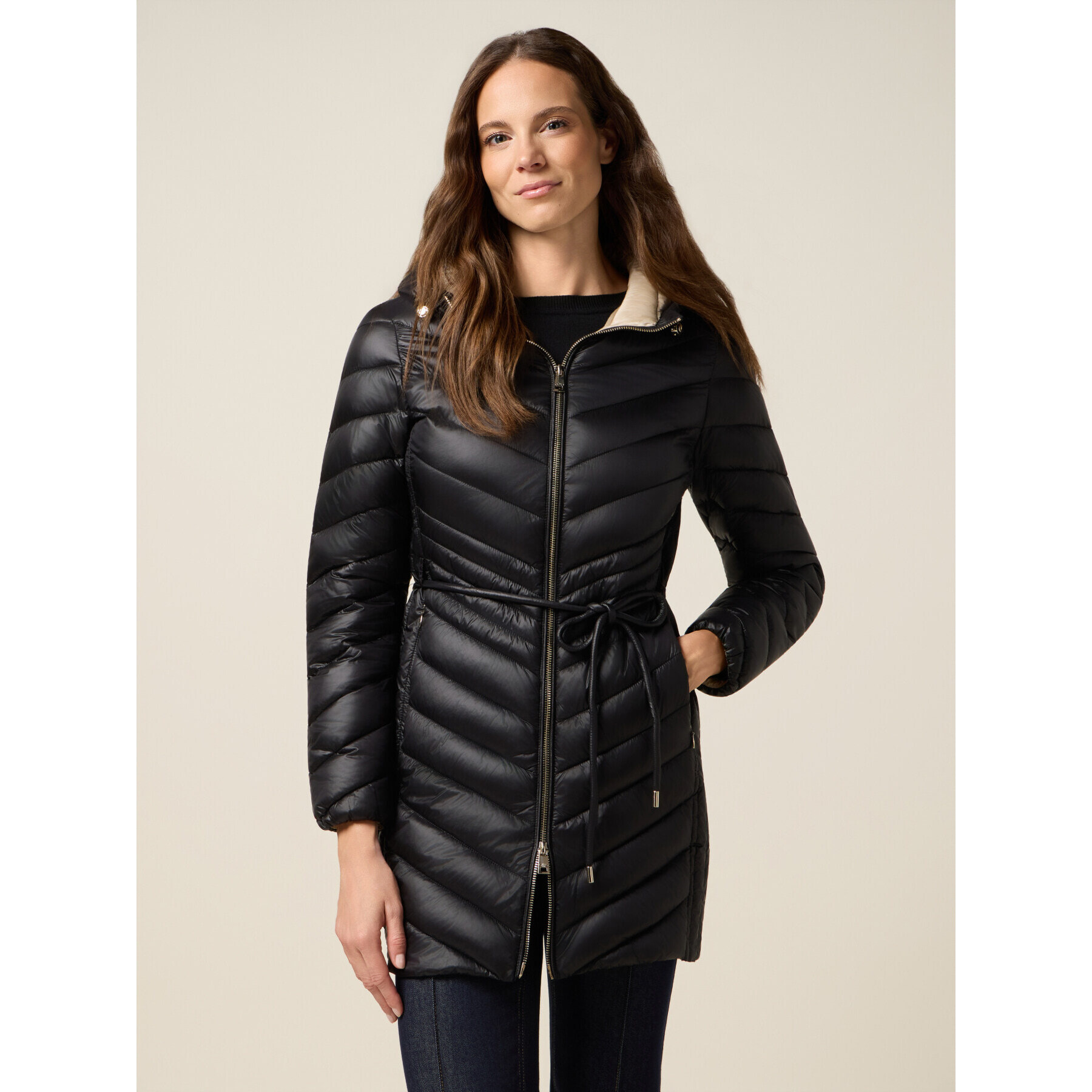 Oltre - Plumífero midi con capucha y cinturón - Negro