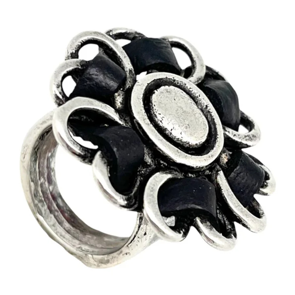 Anillo piel cosido flor negro en plata 10µ