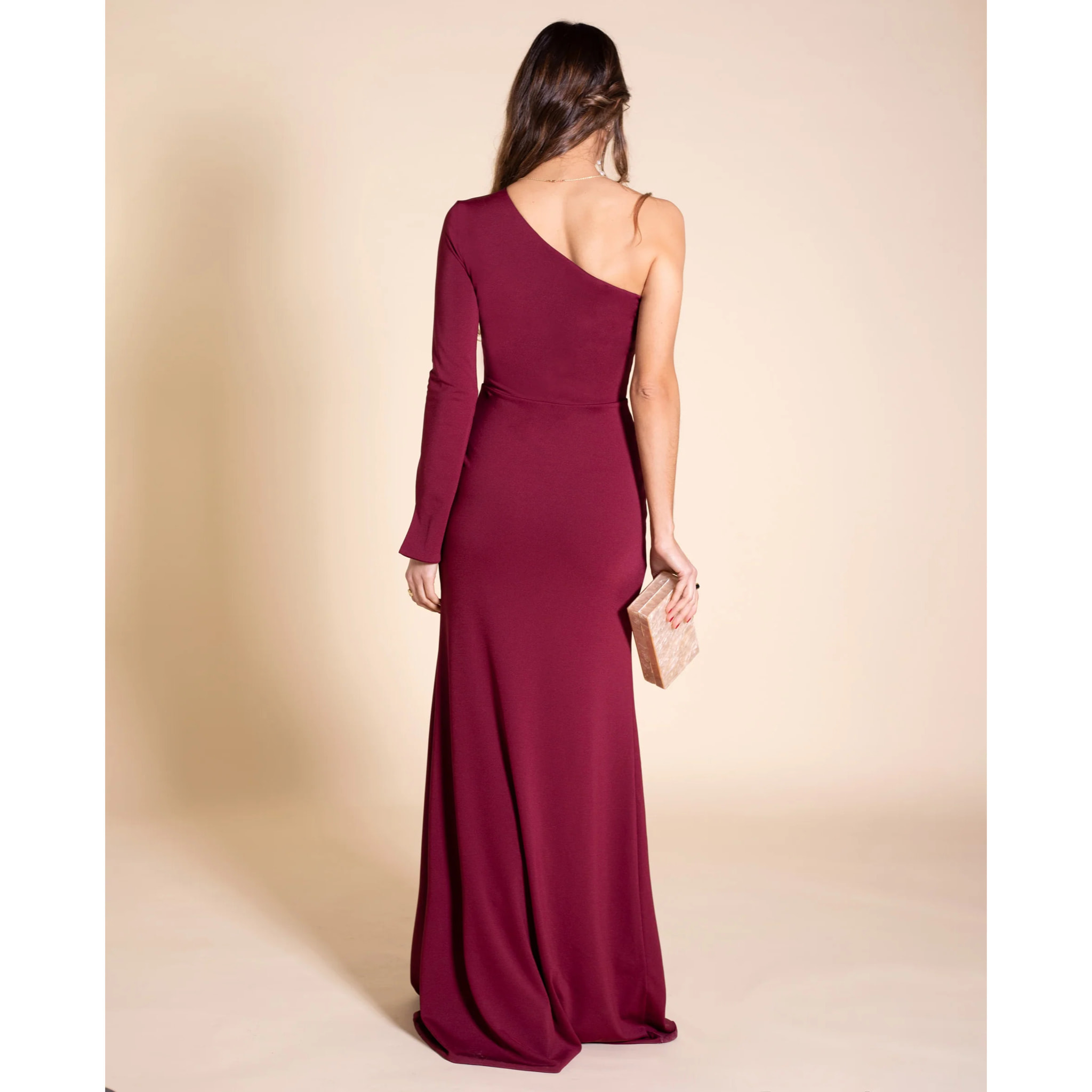 Vestido largo asimétrico con abertura