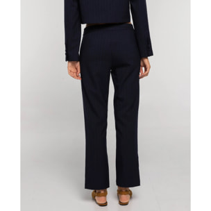 Pantalón de vestir  estilo traje con aberturas laterales y 5 botones en el bajo de mujer