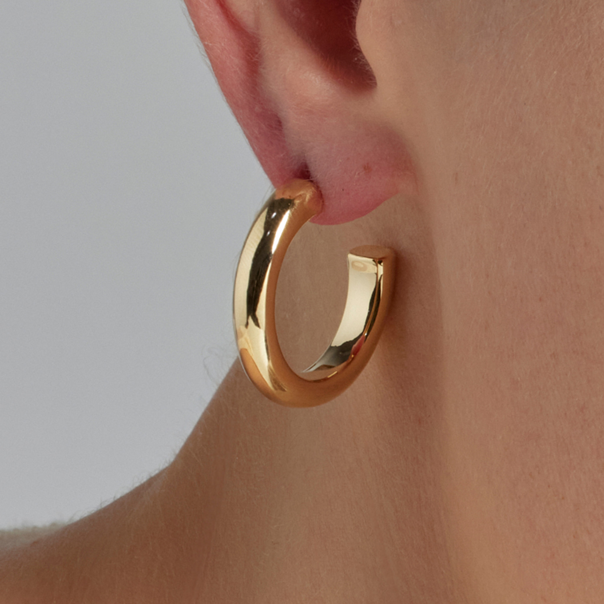 Pendientes de 25mm de diámetro acabado oro amarillo de 18k