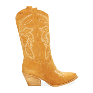 Stivali texani cognac in camoscio, tacco 7 cm