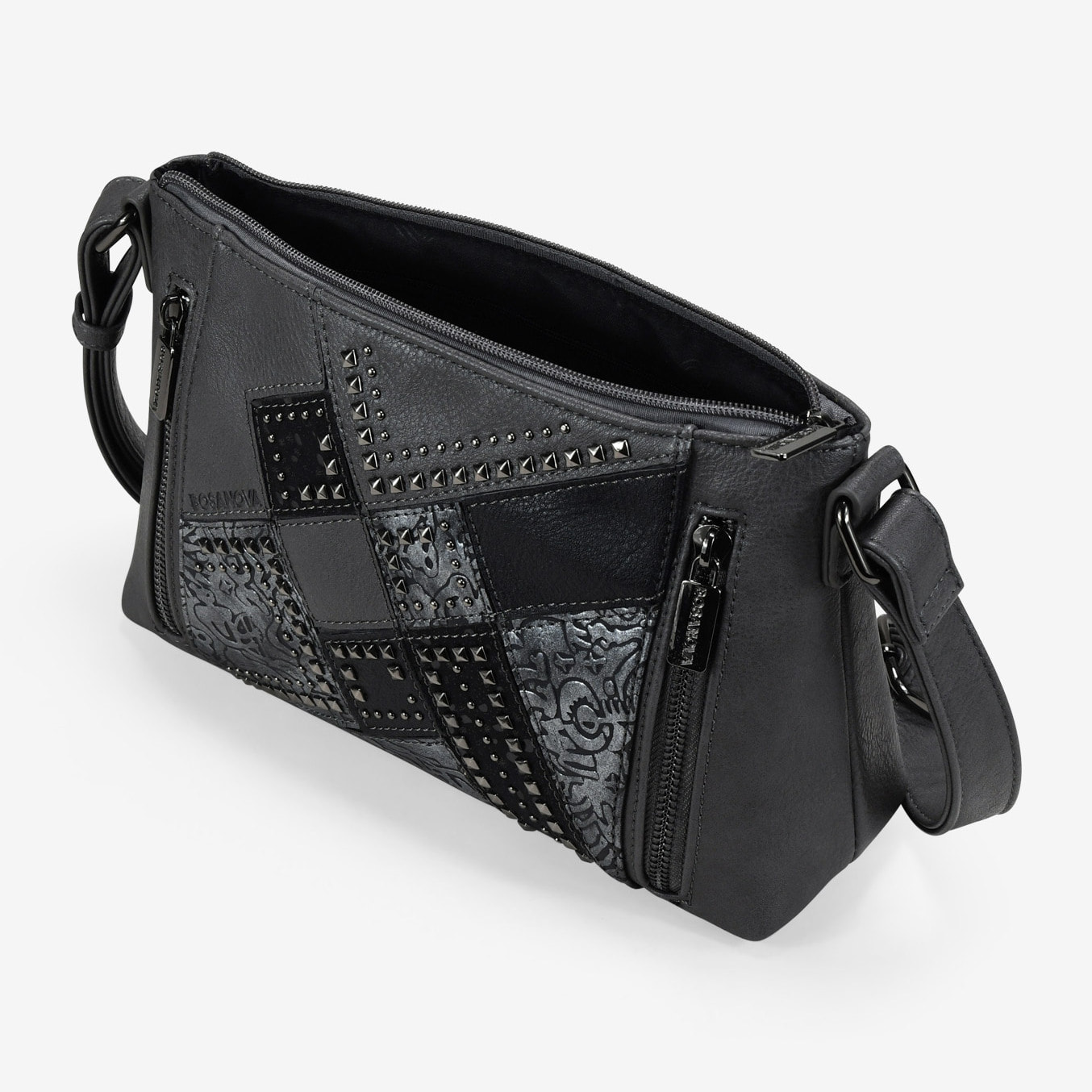 Bolso bandolera gris con cremalleras y tachas