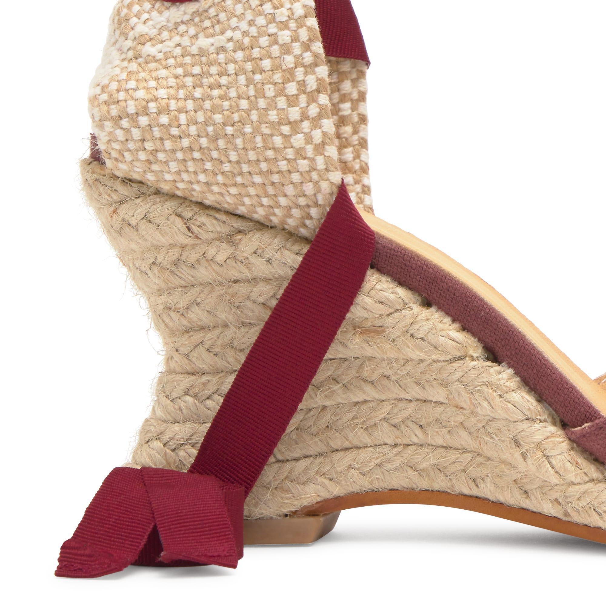 Alpargata Jud cuña de yute geométrica en lino con lazo, escote en V y punta afilada