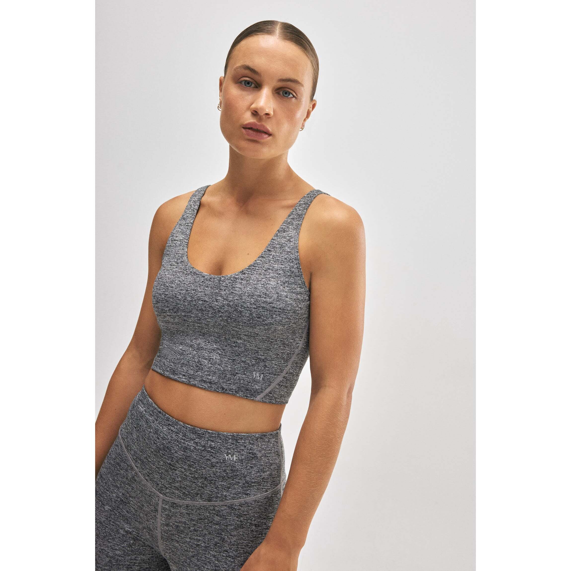 Reggiseno sportivo con parte superiore interna grigia