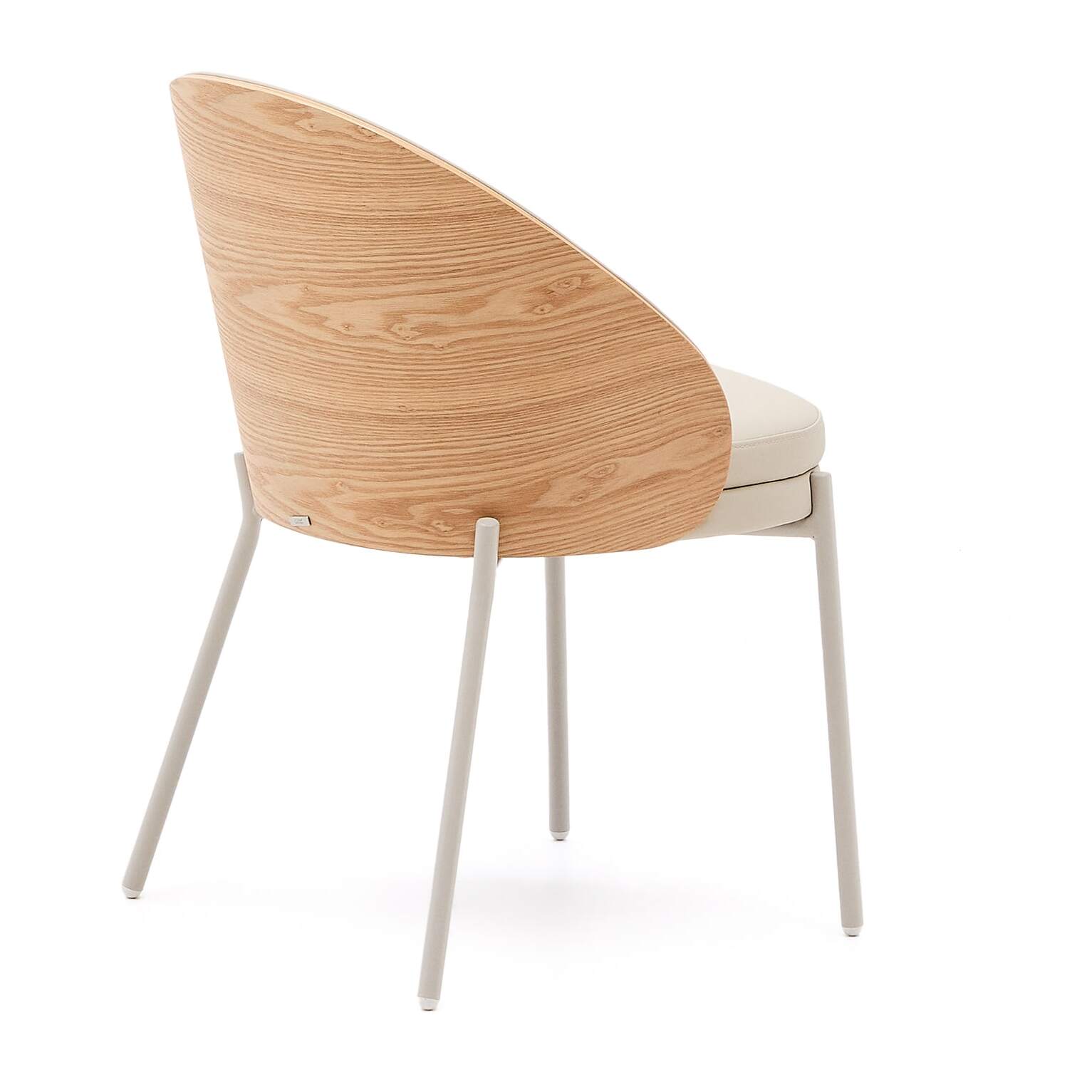 Kave Home - Sedia Eamy di pelle sintetica beige, impiallacciatura in frassino con finitura  naturale e