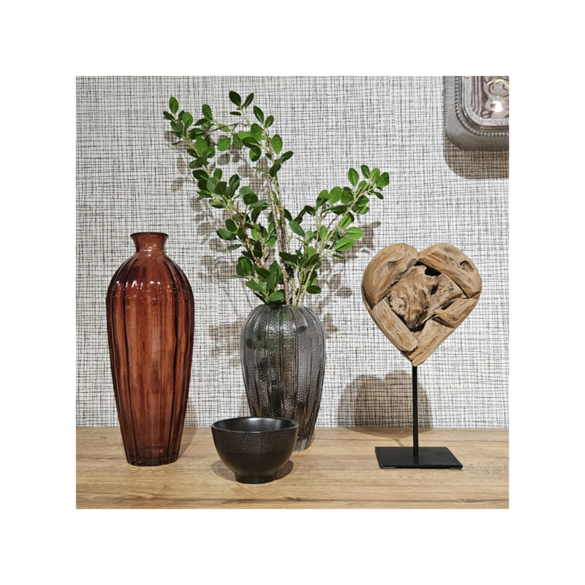 Sculpture artisanale cœur bois de teck massif, H 28 cm, socle métal noir - BAKOU