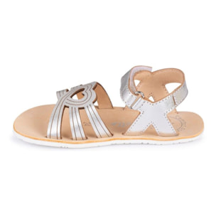 SANDALIA CORAZÓN BAREFOOT PLATA - DESTELLOS SOFISTICADOS CON TOQUE MODERNO