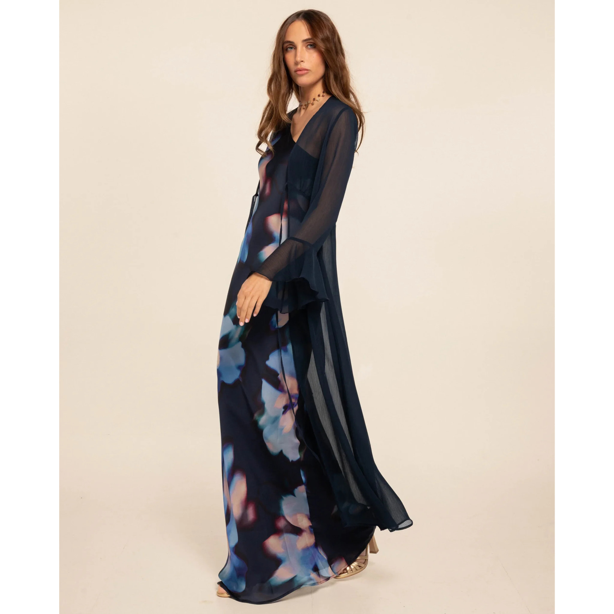 Vestido largo con escote asimétrico
