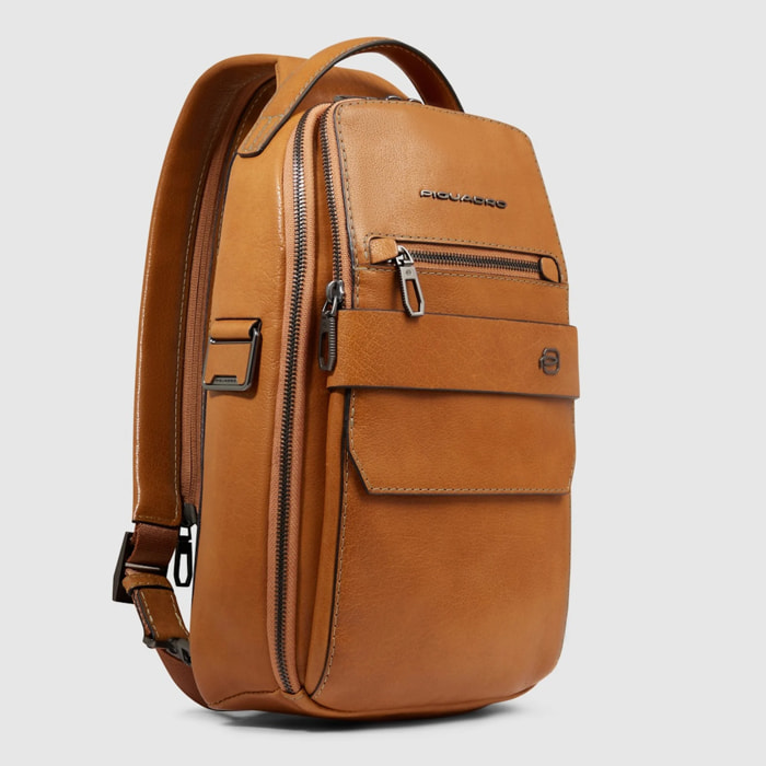 Piquadro Zaino monospalla personalizzabile in pelle porta iPad®mini con protezione RFID