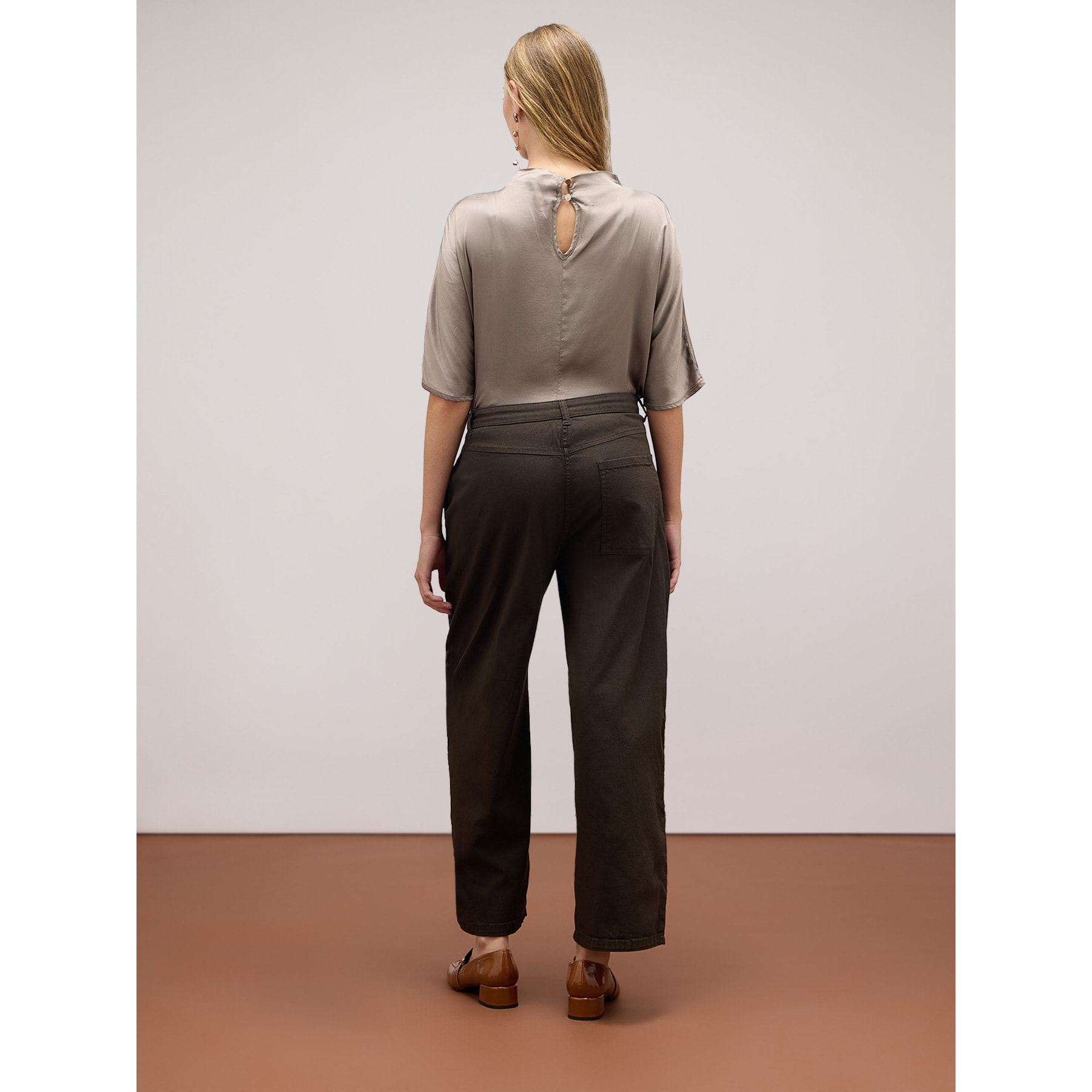 Oltre - Pantaloni carrot over in cotone - Marrone