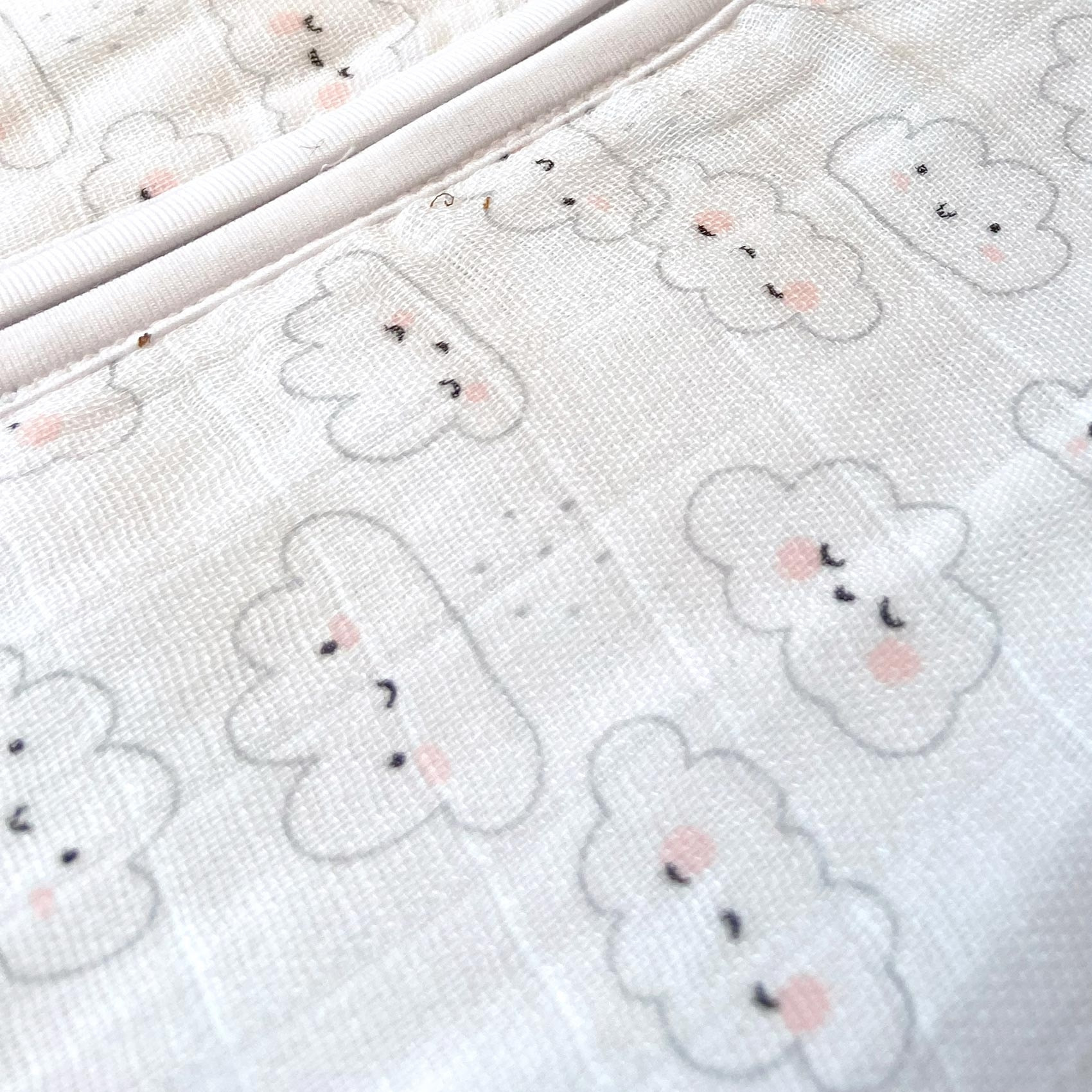 Gigoteuse aux impressions de nuages - Blanc