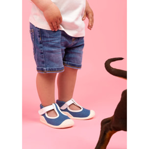 Sneakers in  per i primi passi del bambino