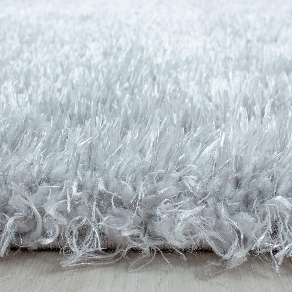 Tapis longs poils shaggy tissé motif uni RAMU