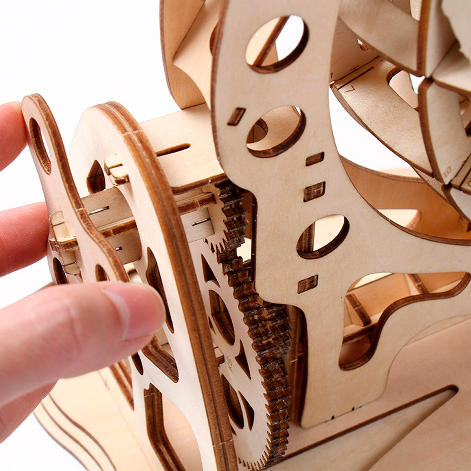 Maqueta de Madera 3D, diseño de Globo terráqueo con movimiento mecánico. 166 piezas.
