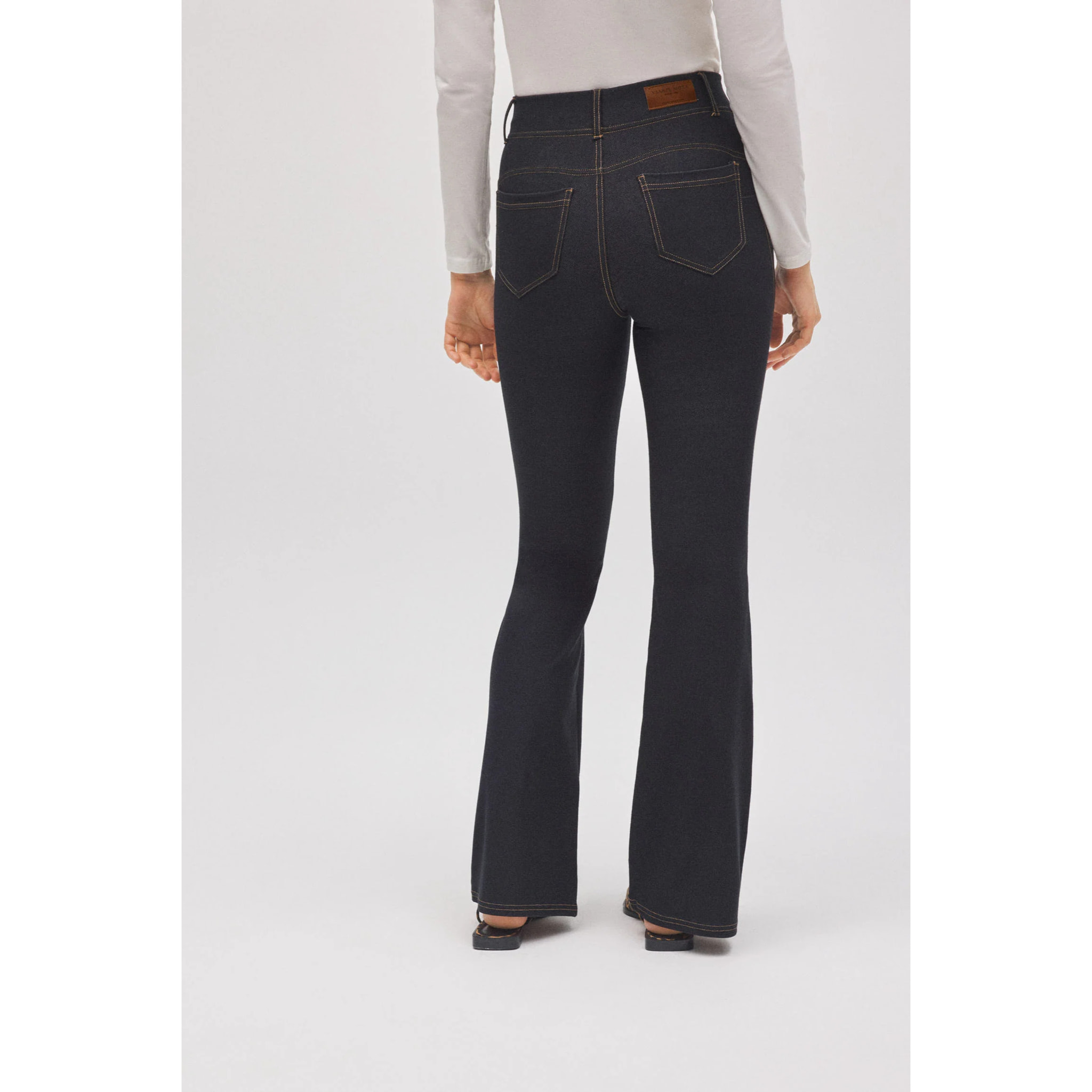 Jeans a zampa elasticizzati neri