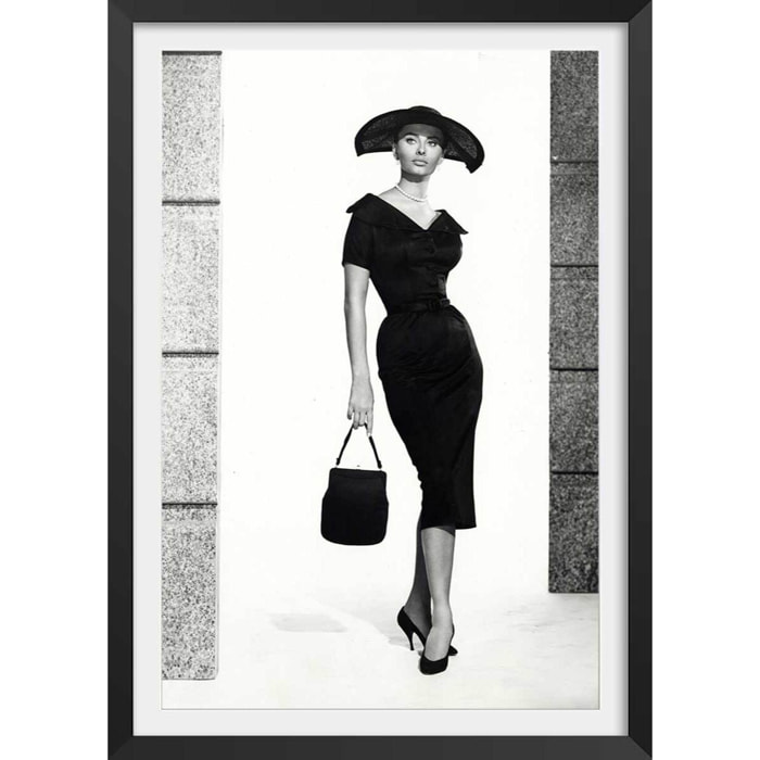 Affiche célébrité Sophia Loren, 1957 Affiche + cadre en bois - Noir