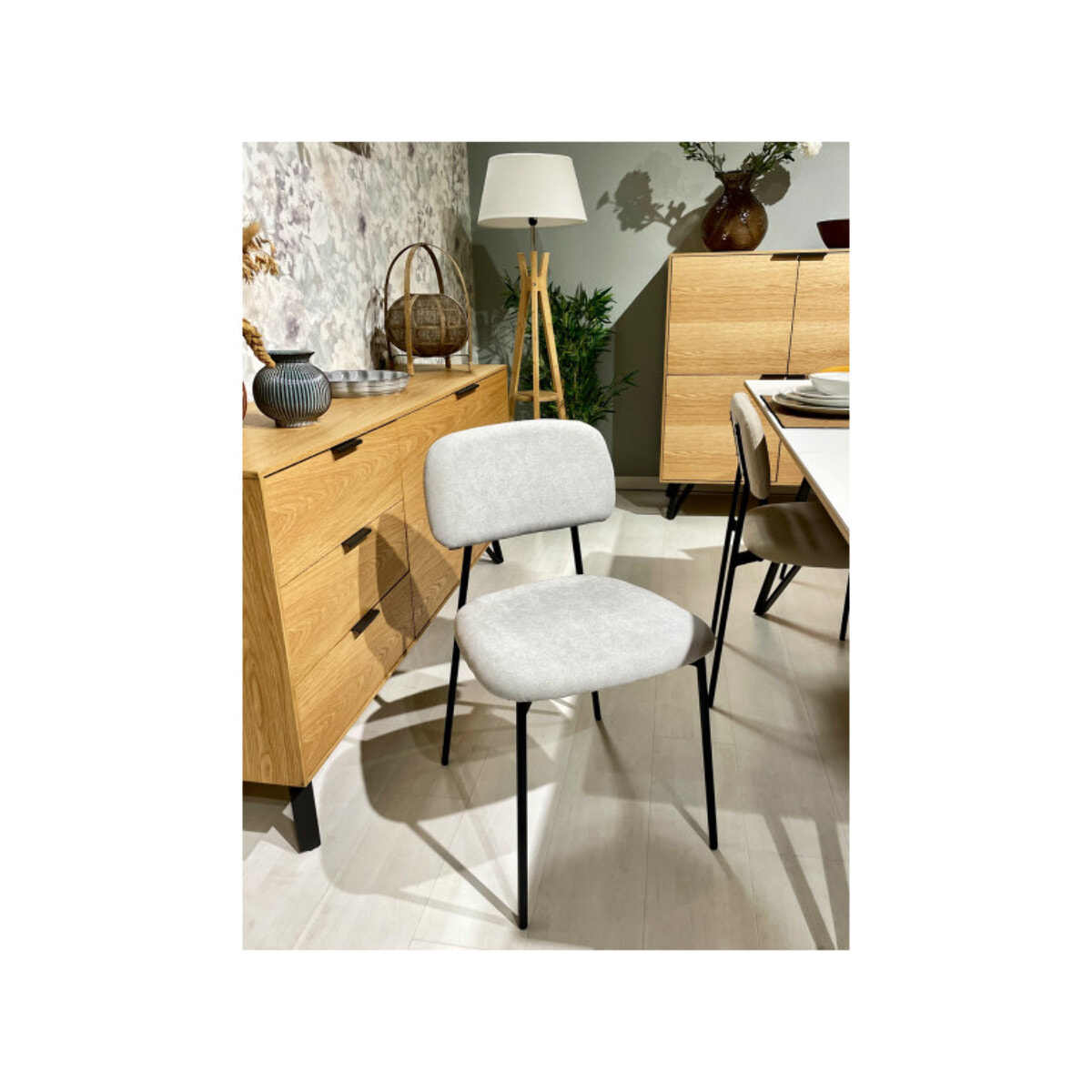 Chaise de repas en tissu doux avec 4 pieds en métal noir - MIRA