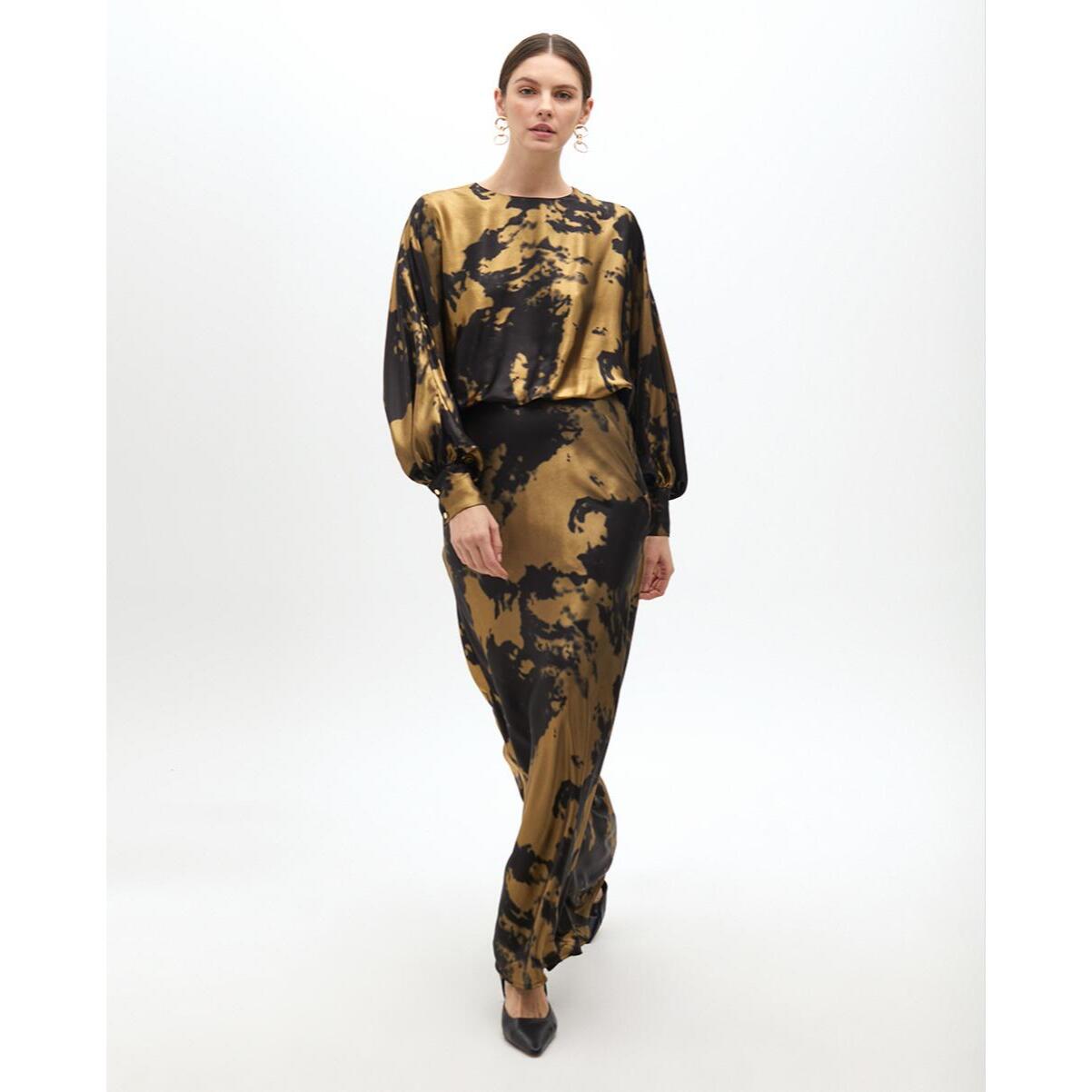 Vestito lungo stampato con manica asimmetrica