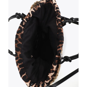 Mini cestino con dettaglio del logo fustellato sul manico