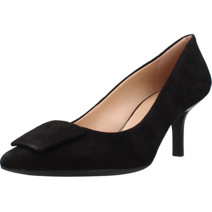 Salones Mujer de la marca GEOX  modelo D56YBC 00021 NEGRO