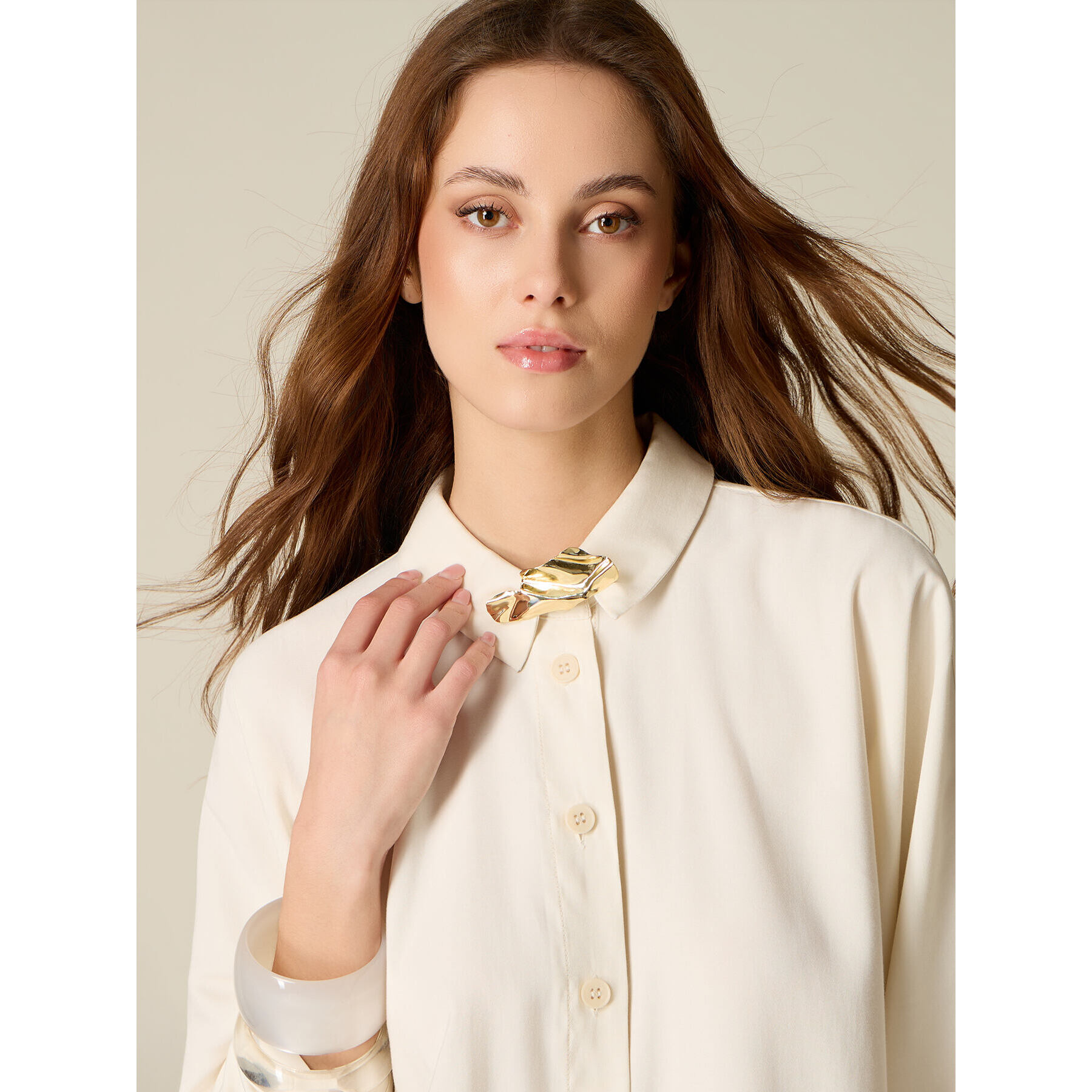 Oltre - Camicia misto viscosa con spilla metallica - Bianco