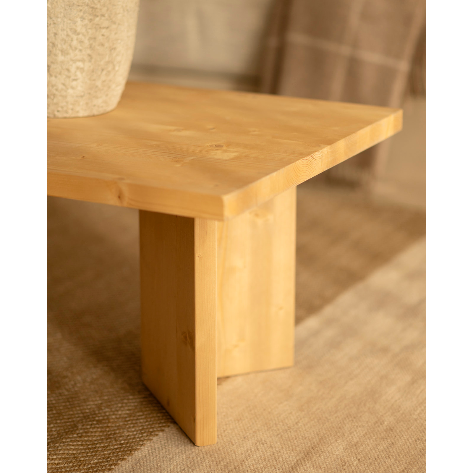 Table basse en bois massif en ton chêne moyen 120x55cm Hauteur: 40 Longueur: 120 Largeur: 55
