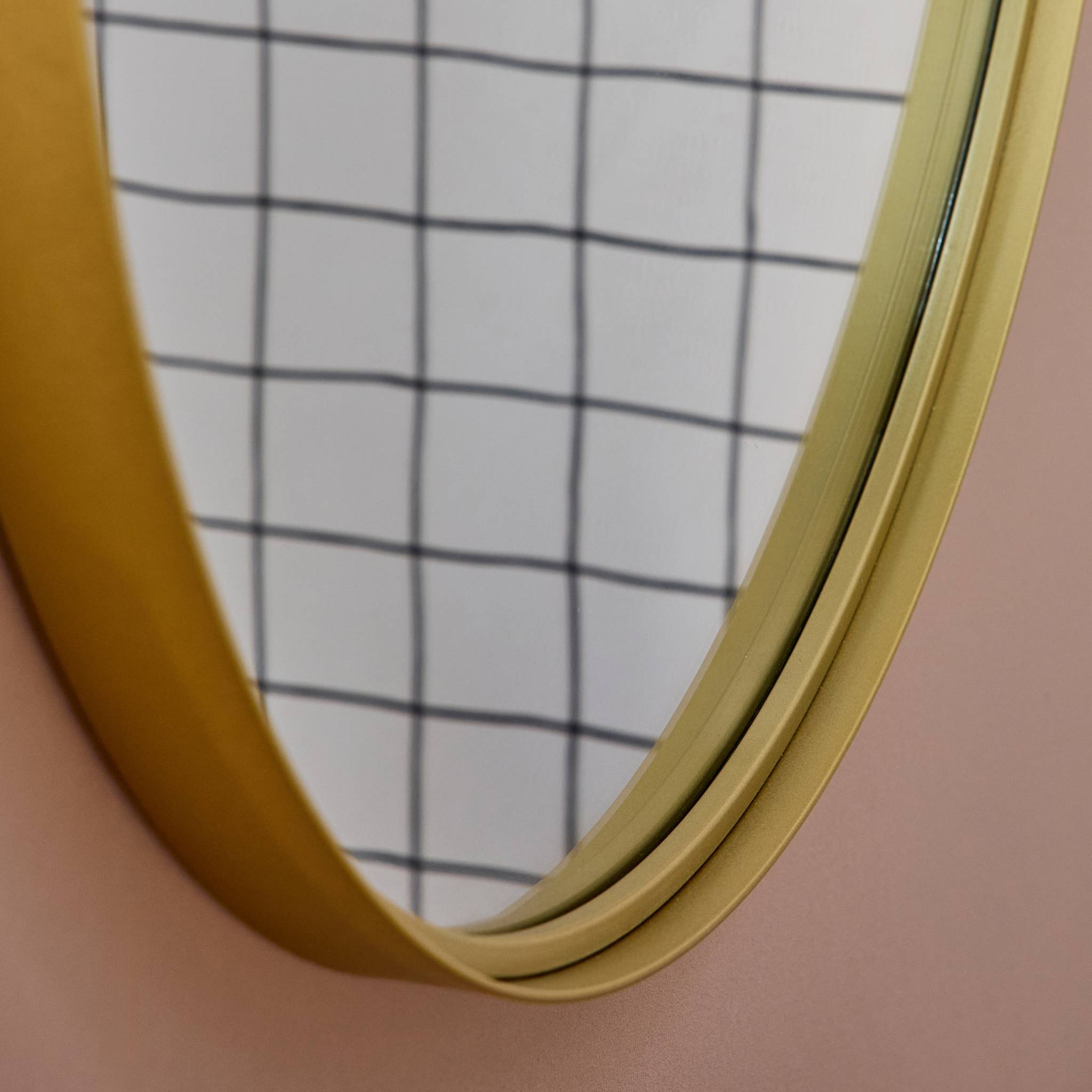 Miroir rond en métal Ø60cm MABEL. couleur or