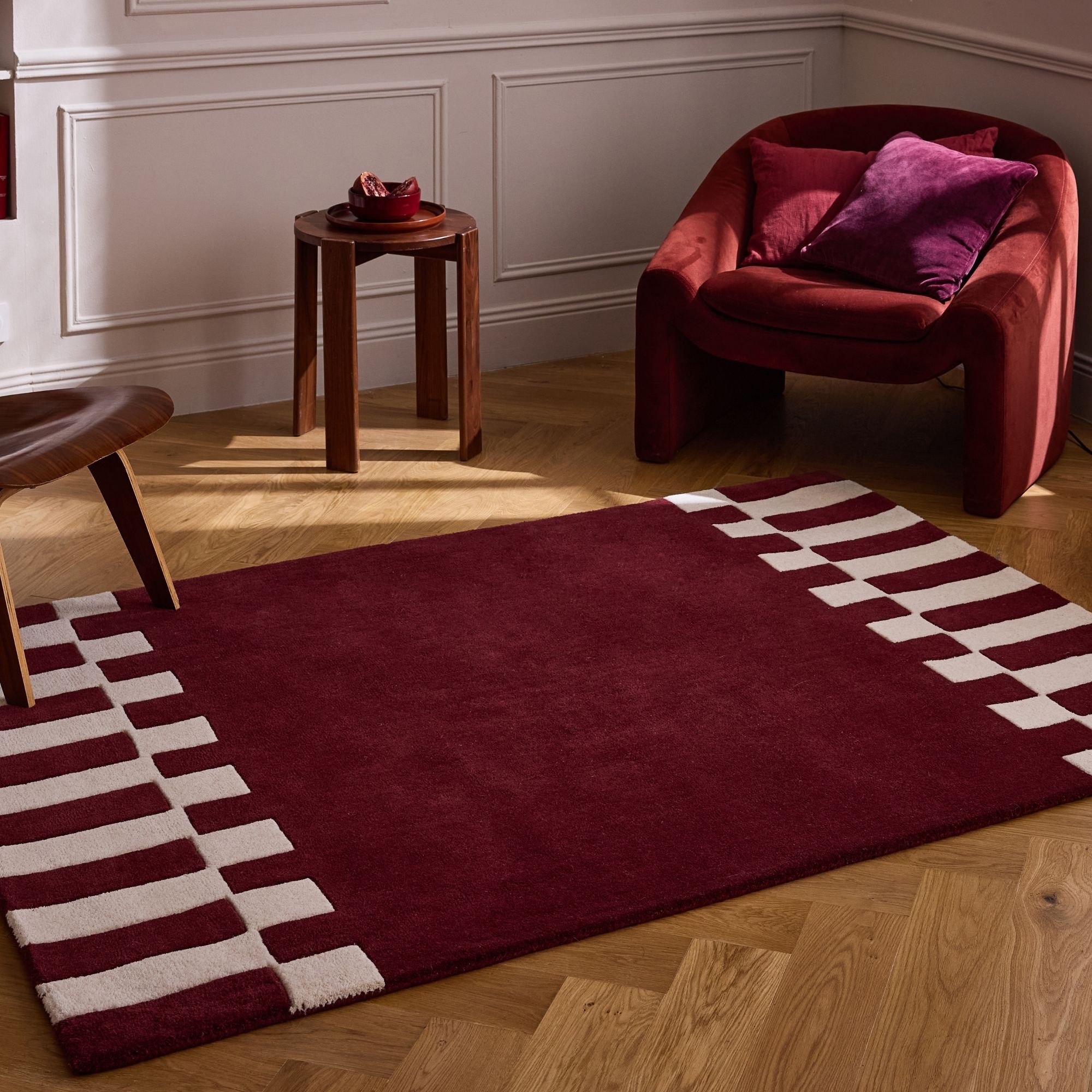 PANTONE - Tapis en laine fait main Rouge D'ORAGE à motif géométrique bordeaux