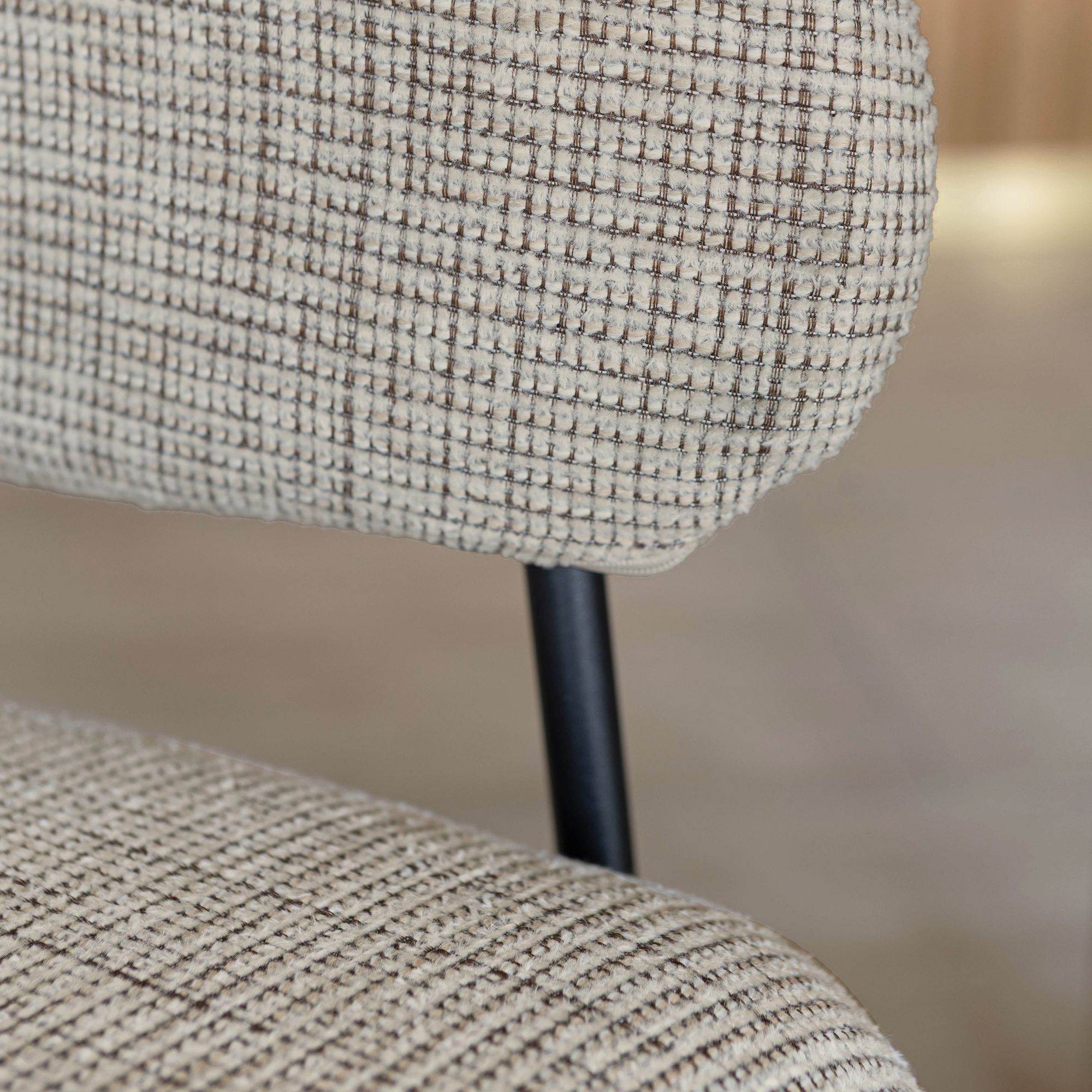 Lot de 2 fauteuils de table en tissu taupe et pieds en métal noir EROS