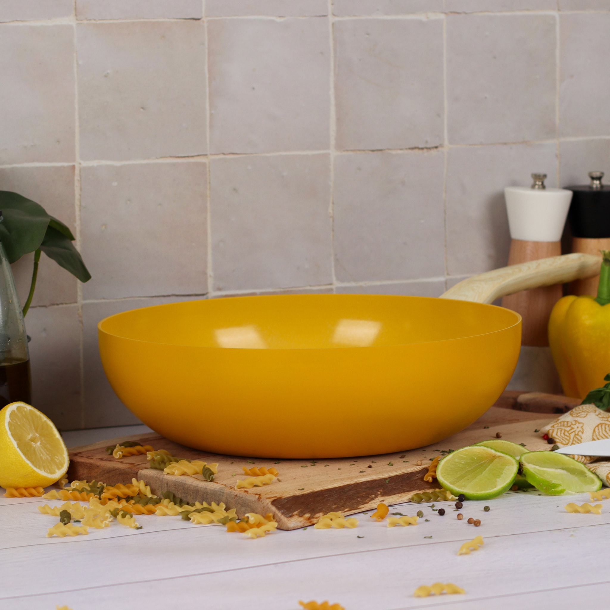 Wok en aluminium 28cm jaune - compatible induction COLORAMA