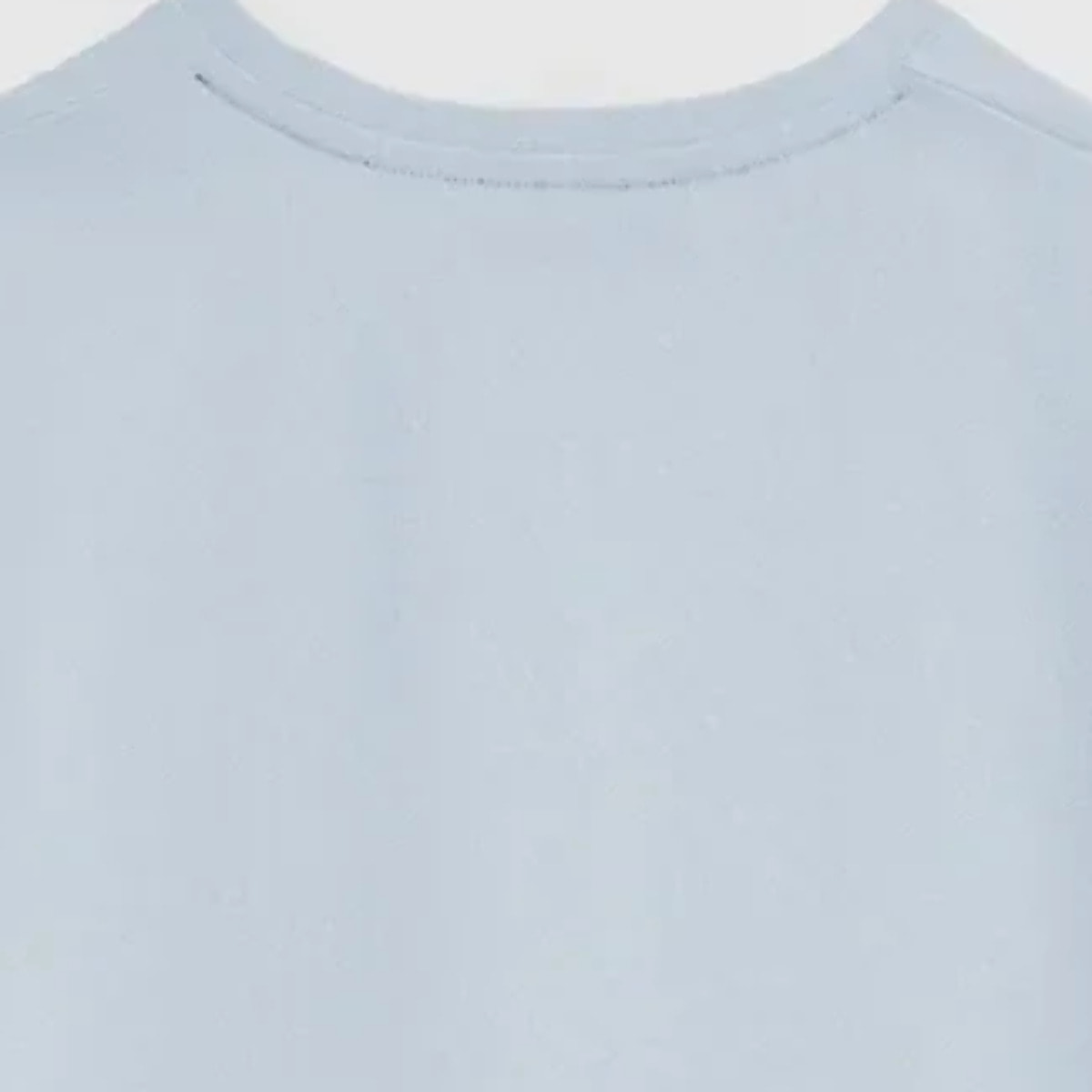 Camiseta azul claro de manga corta y cuello pico con bordado Rigby Go