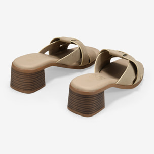 Sandalias destalonadas beige con tacón