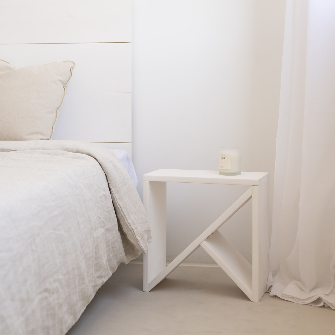 Pack 2 tables en bois massif blanc en différentes tailles