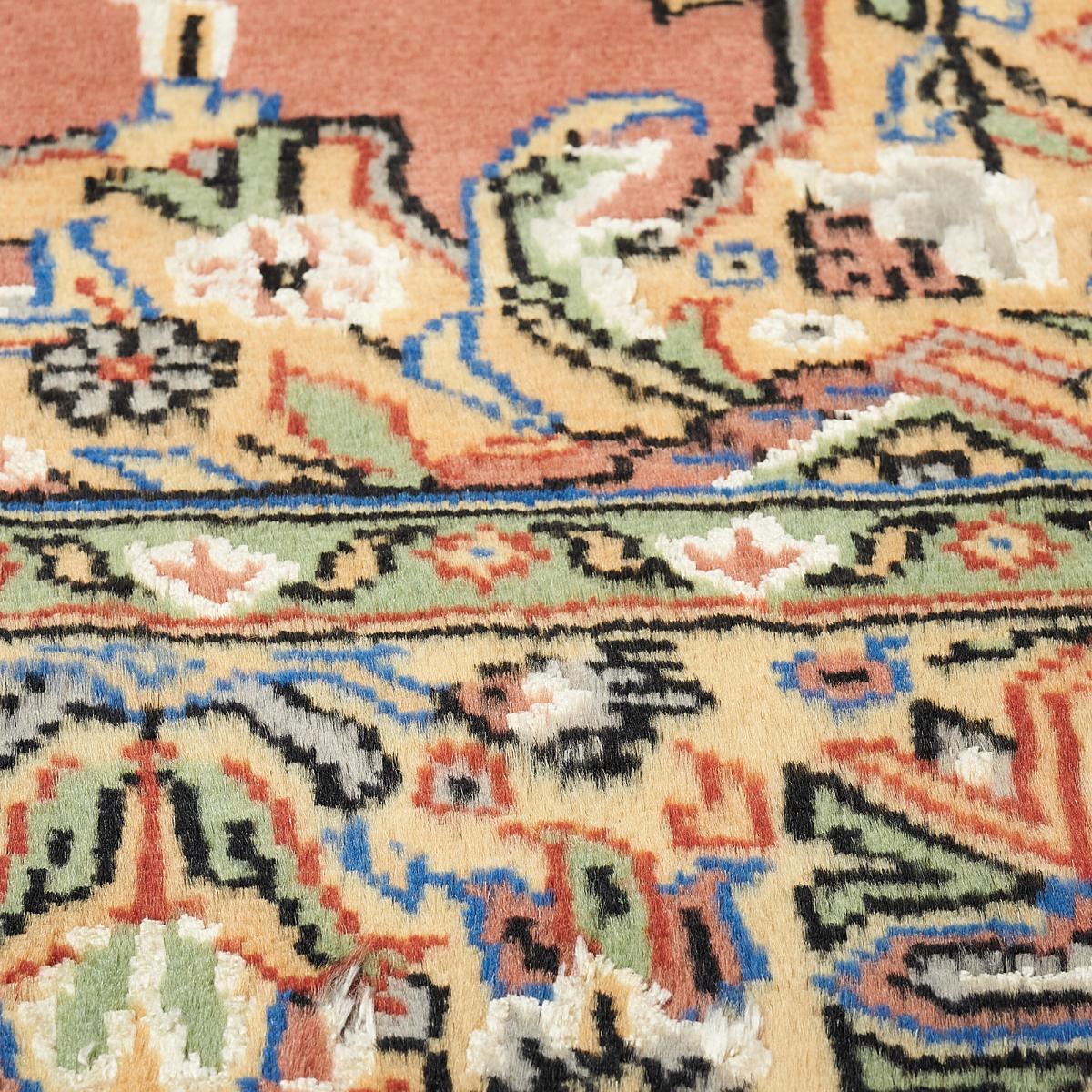 Authentique tapis d'orient, noué à la main en laine et soie
