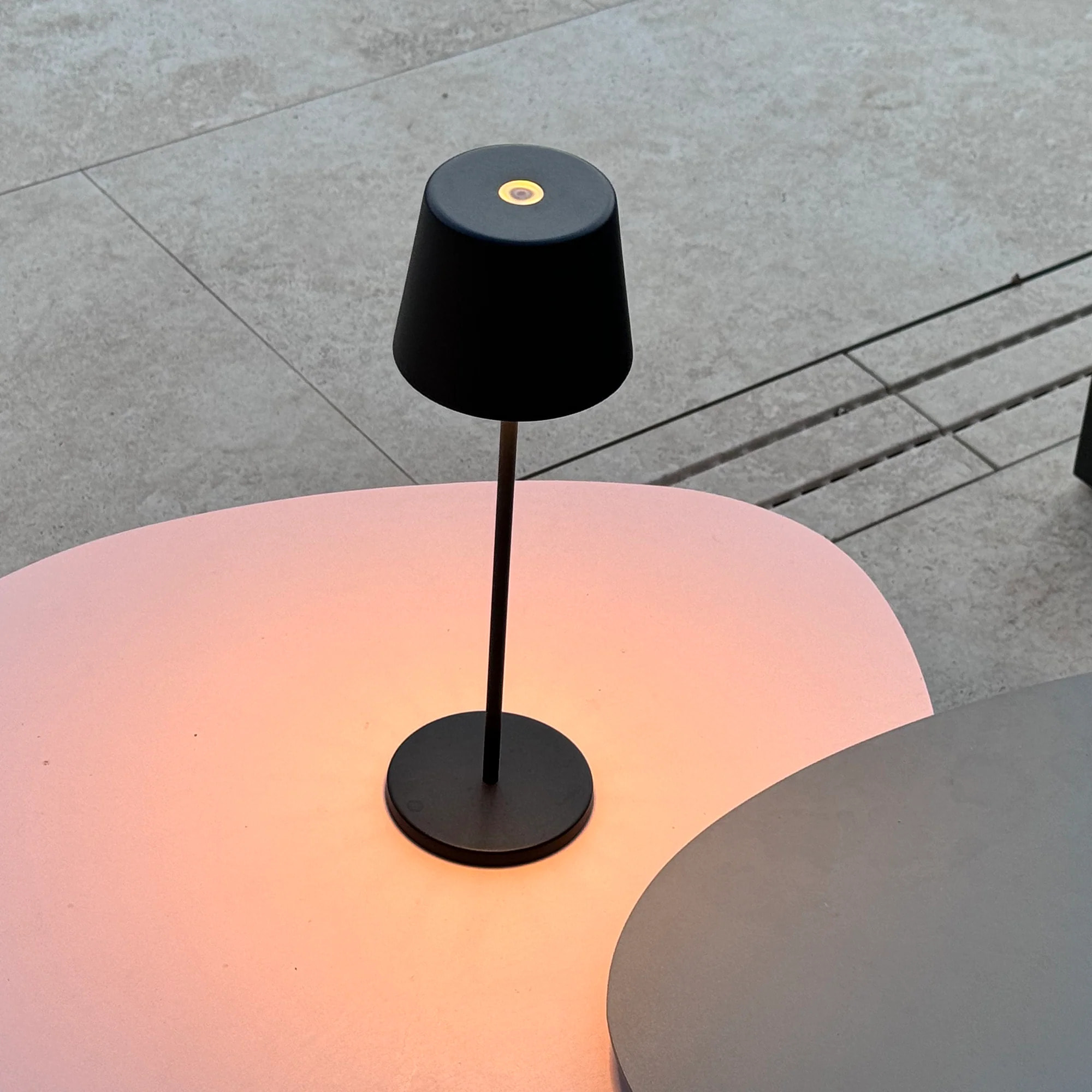 6 Lampes de table KELLY Noir H38cm + base de chargement