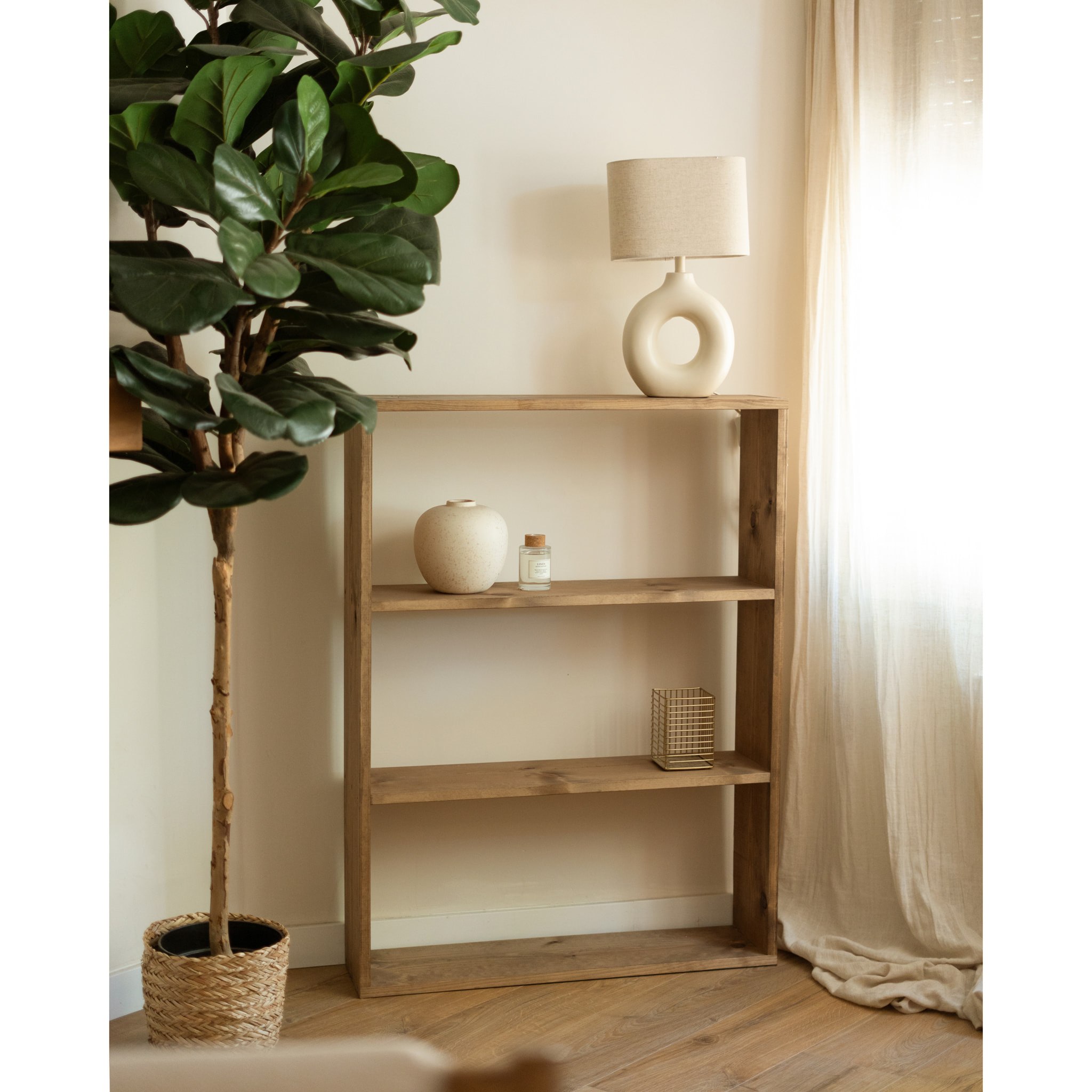 Estantería de madera maciza tono roble oscuro con 2 estantes Alto: 110 Largo: 80 Ancho: 20