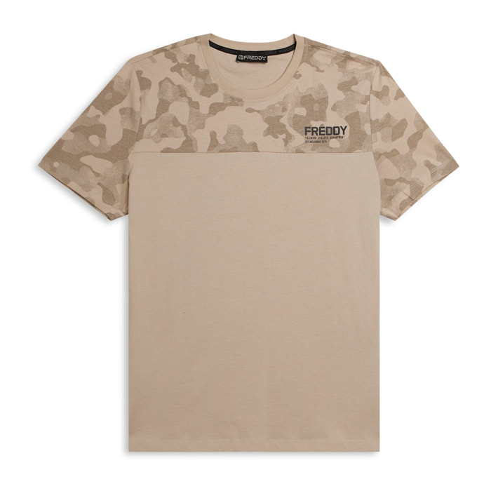T-shirt camouflage con fondo tinta unita e logo cuore