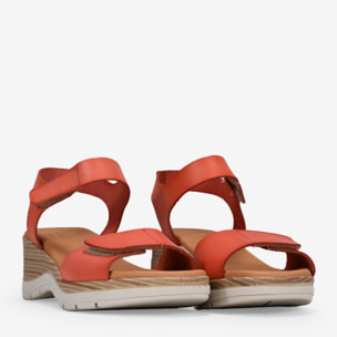 Sandalias coral en piel con velcro
