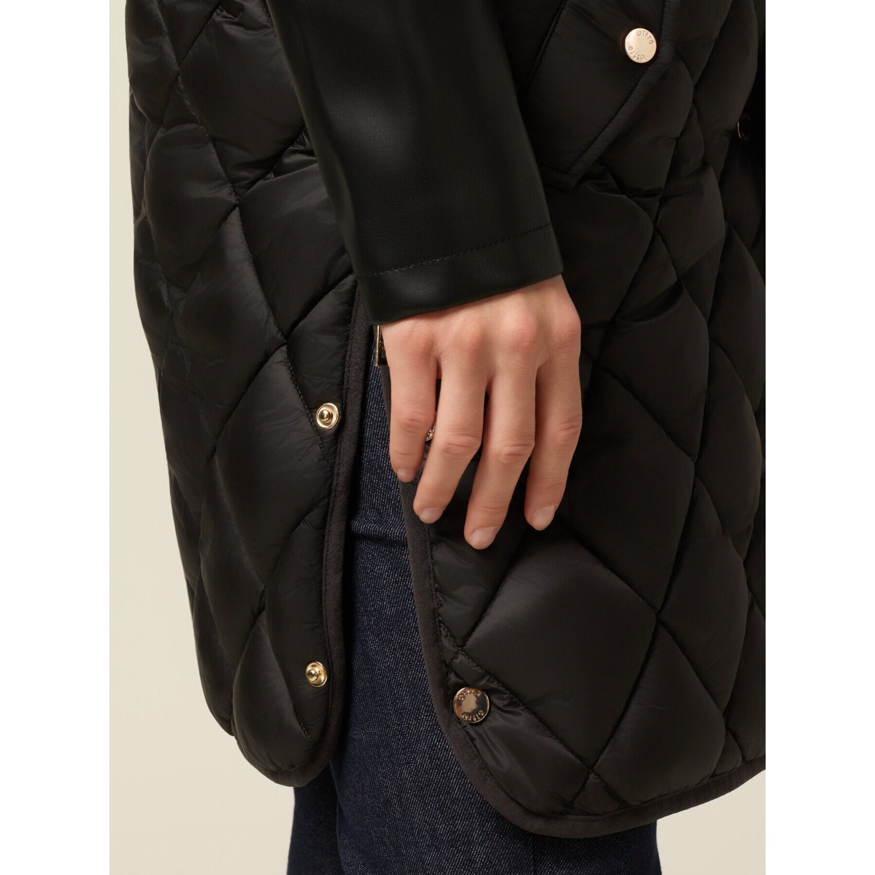 Oltre - Gilet piumino lightweight con cappuccio - Nero
