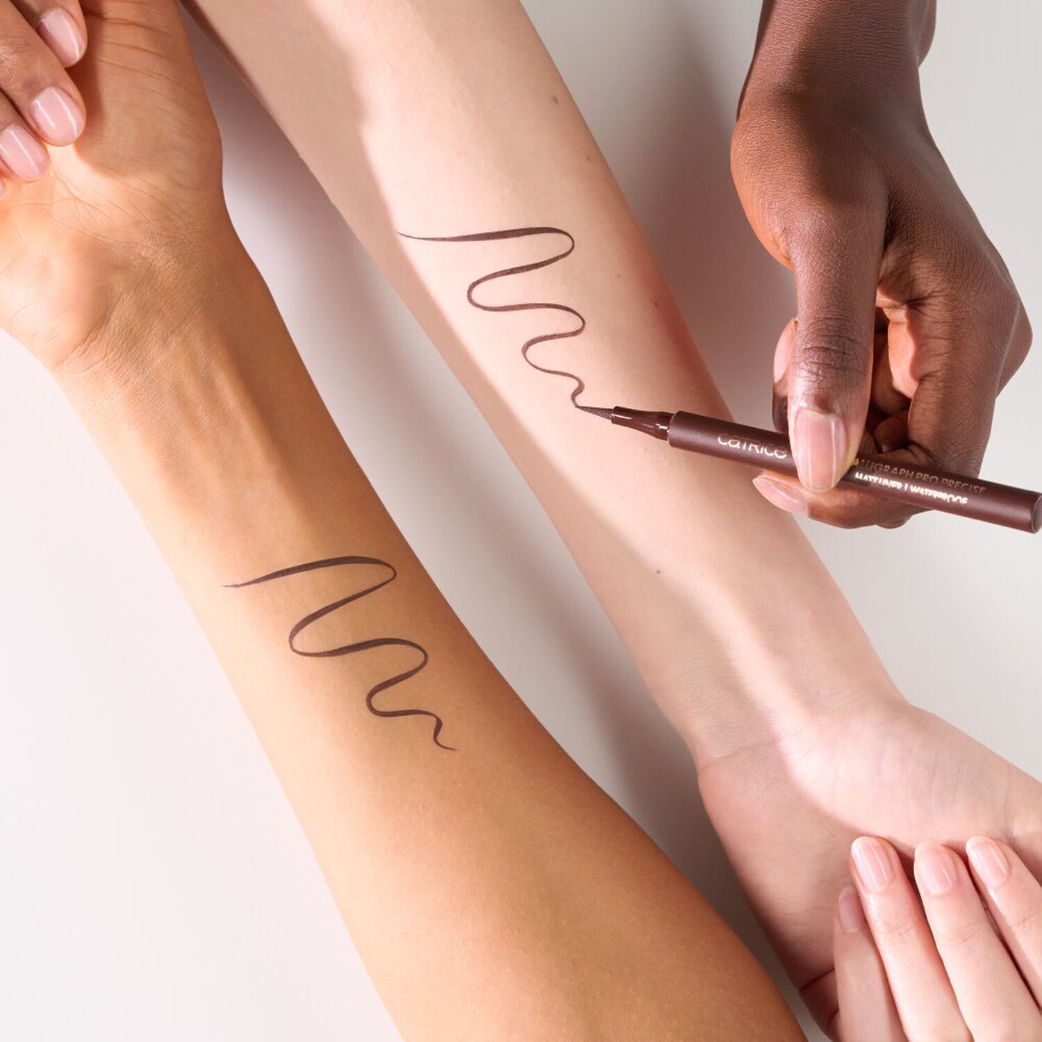 Calligraph Pro Mat - Eyeliner Liquide Pointe Feutre Waterproof Tenue Extrême