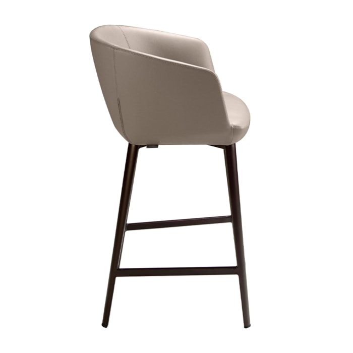 Taburete Angel Cerdá con reposabrazos asiento y respaldo tapizados en polipiel gris taupe patas de acero inoxidable en marrón metal 56x53x91cm