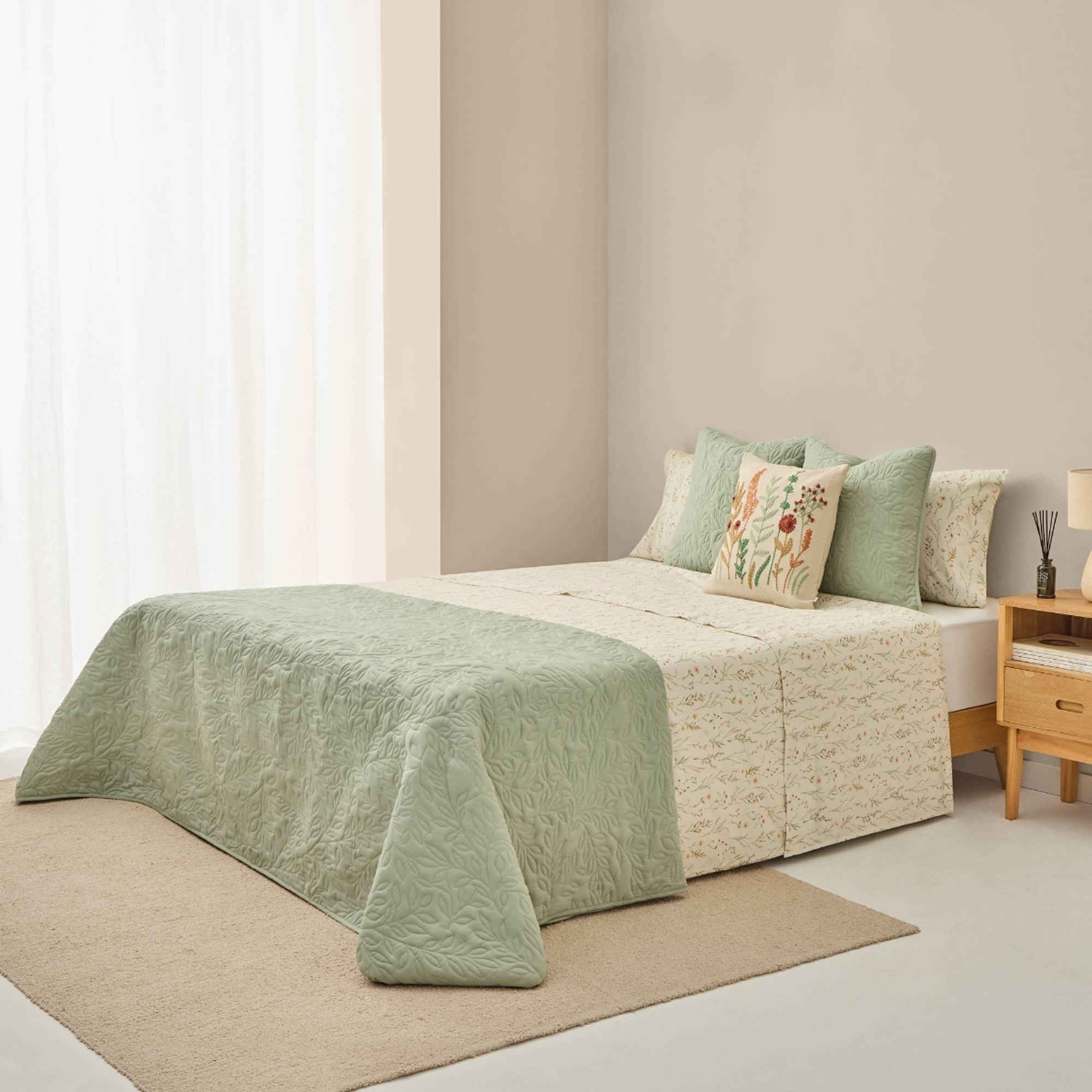 Colcha acolchada con motivos vegetales Rito color verde Poliéster