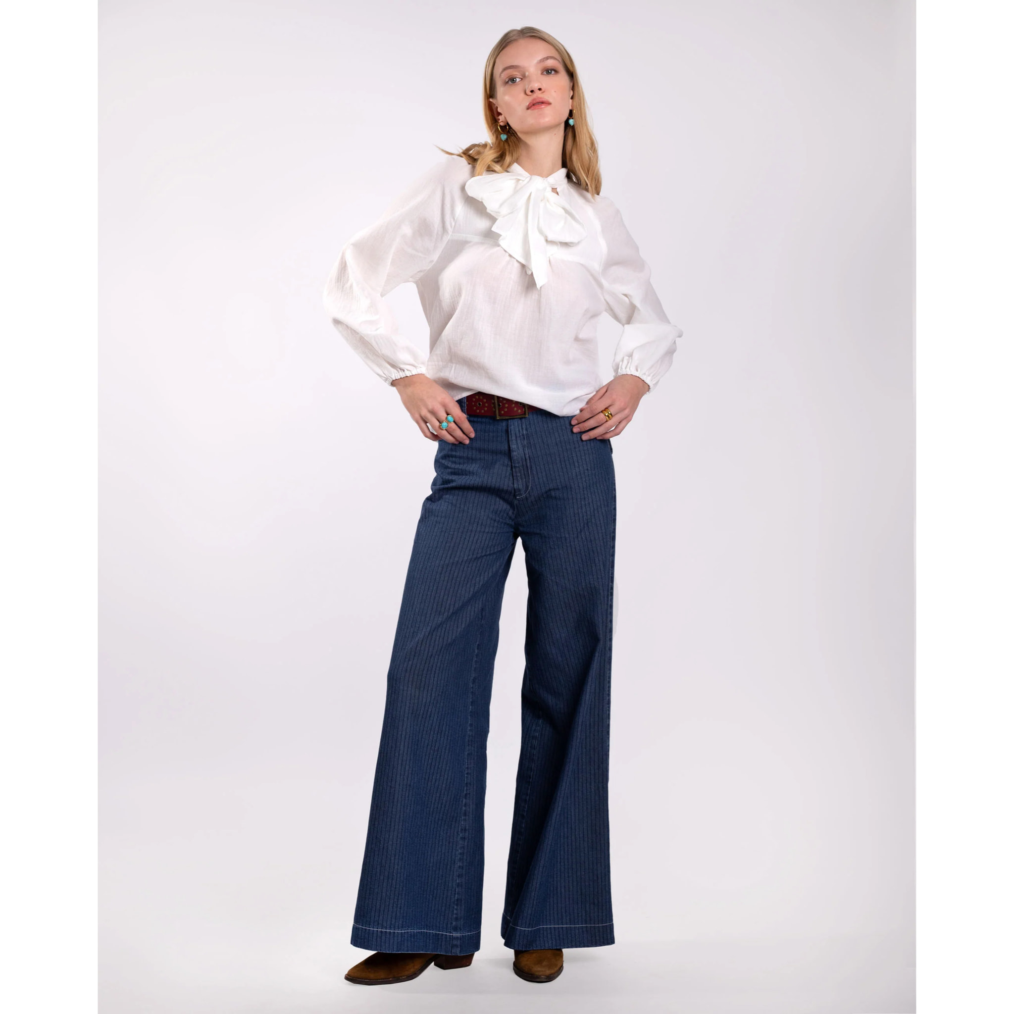 Blusa de manga larga con lazada