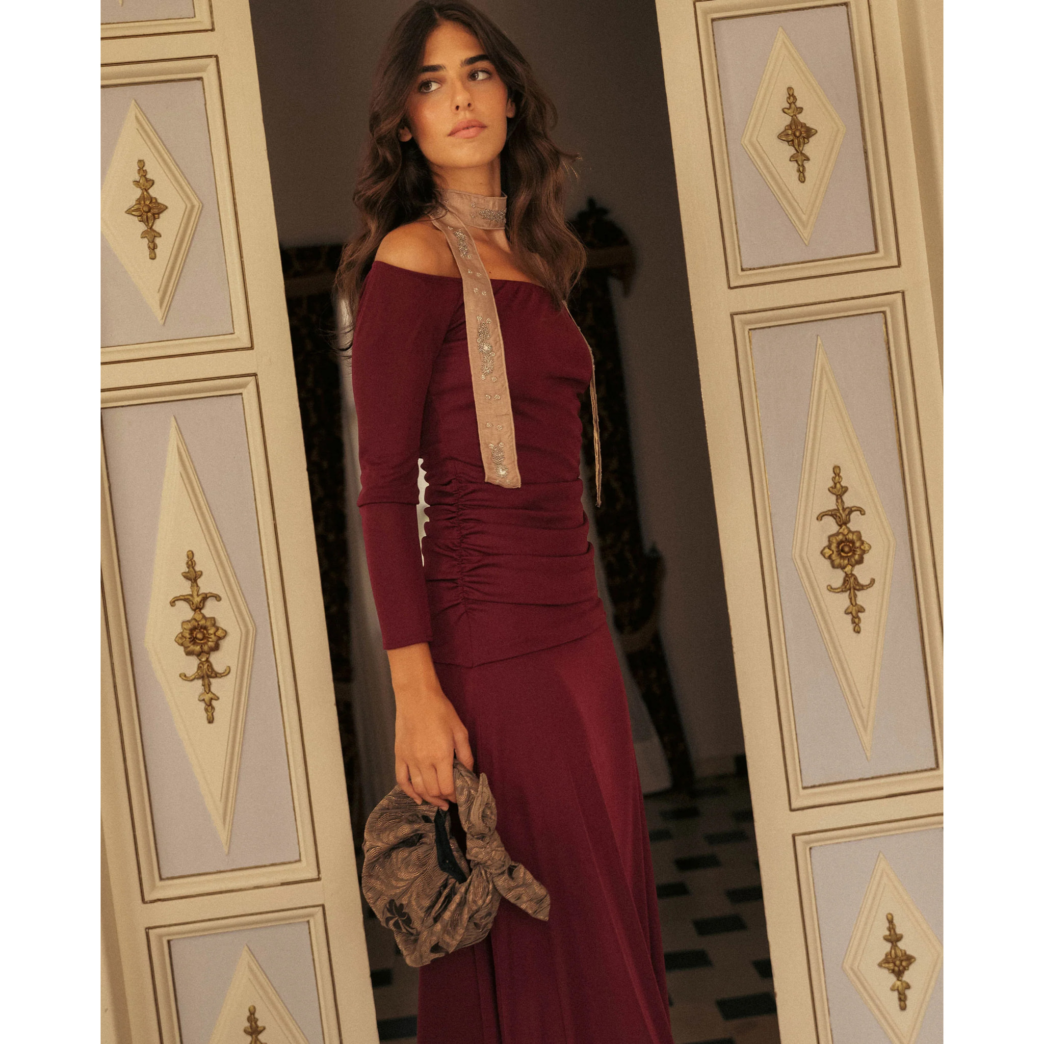 Cinta bordada marrón estilo foulard con cuentas