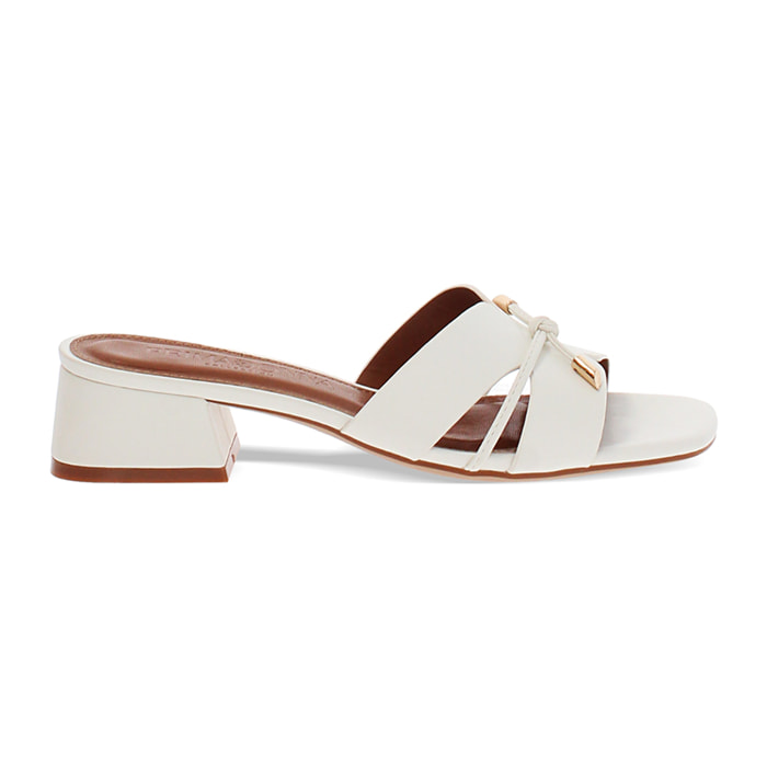 Mules punta abierta blancas tacón 4 cm
