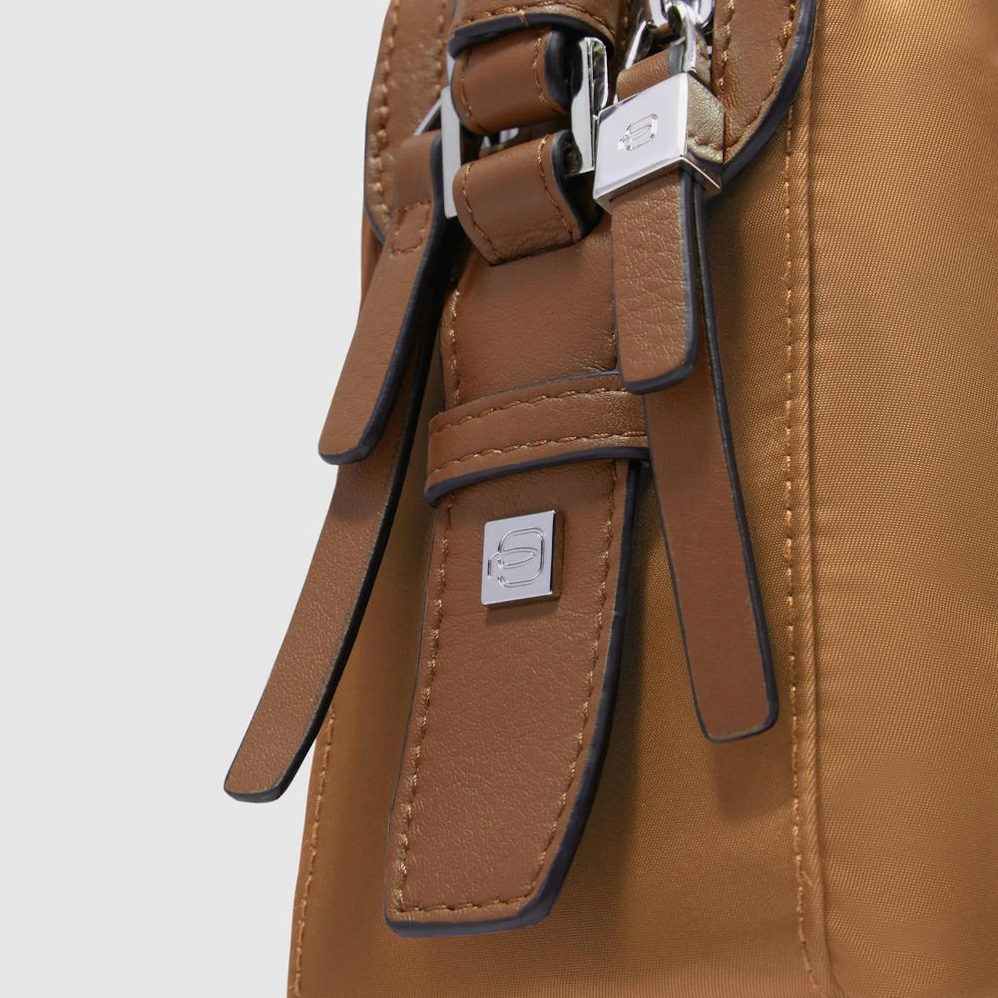 Piquadro Tracolla modello camera case in tessuto riciclato e pelle