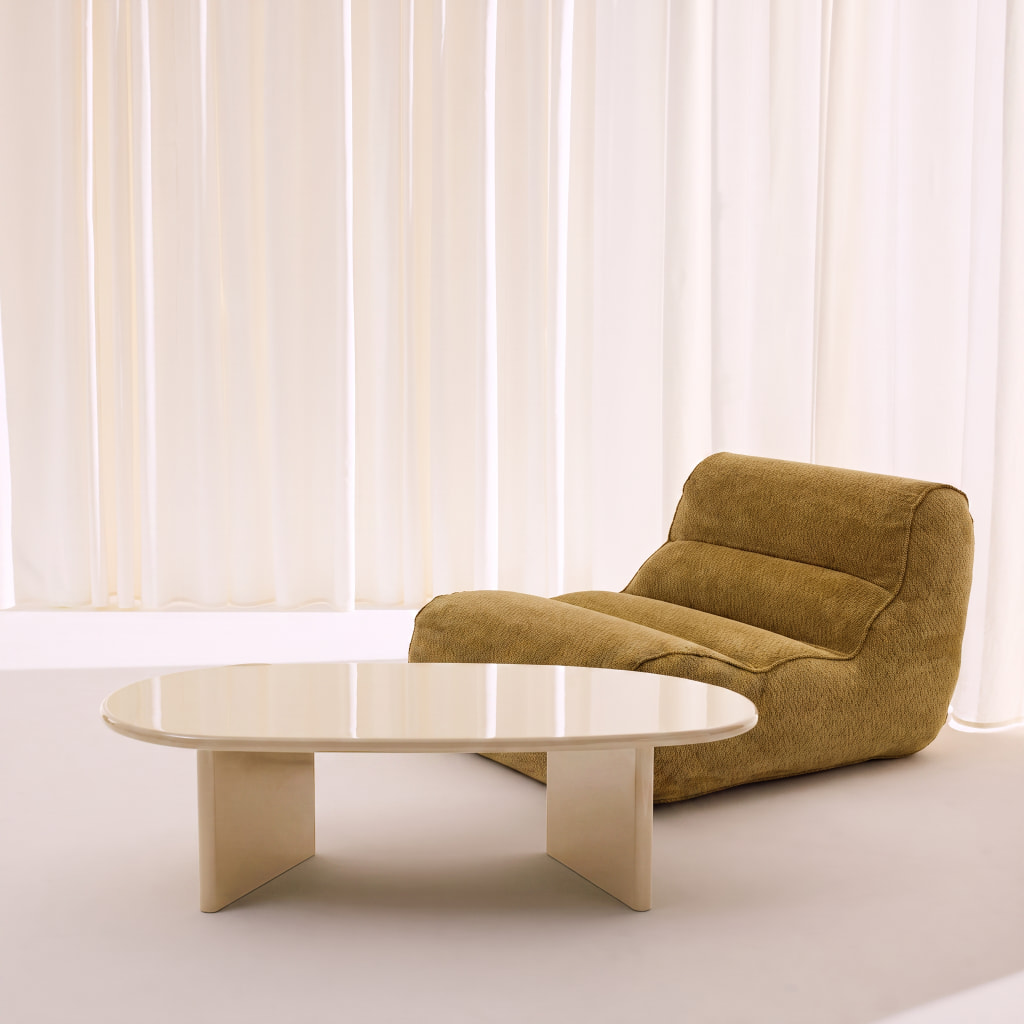 Table basse ovale finition glossy RUMI