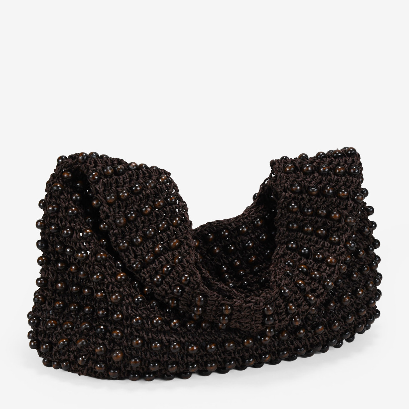 Bolso de hombro marrón con bolas de madera